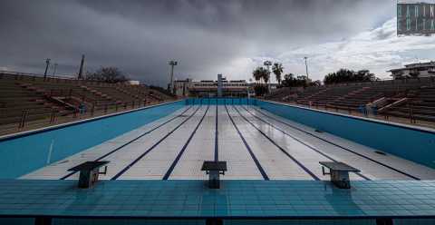 Bari, Stadio del nuoto: la desolazione della grande piscina scoperta.  a rischio crollo